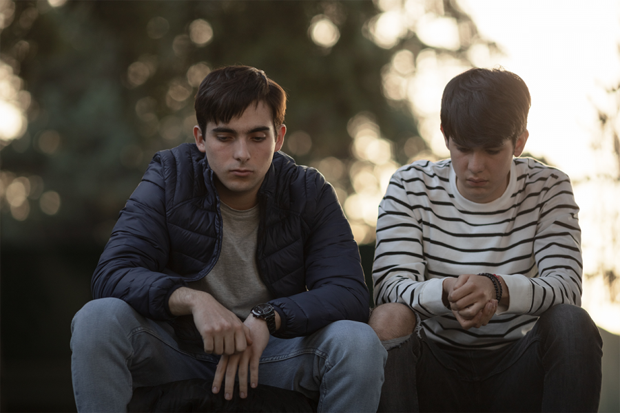 «Hombres íntegros» de Alejandro Andrade: a medio camino entre ‘Élite’ y ‘Adolescencia’
