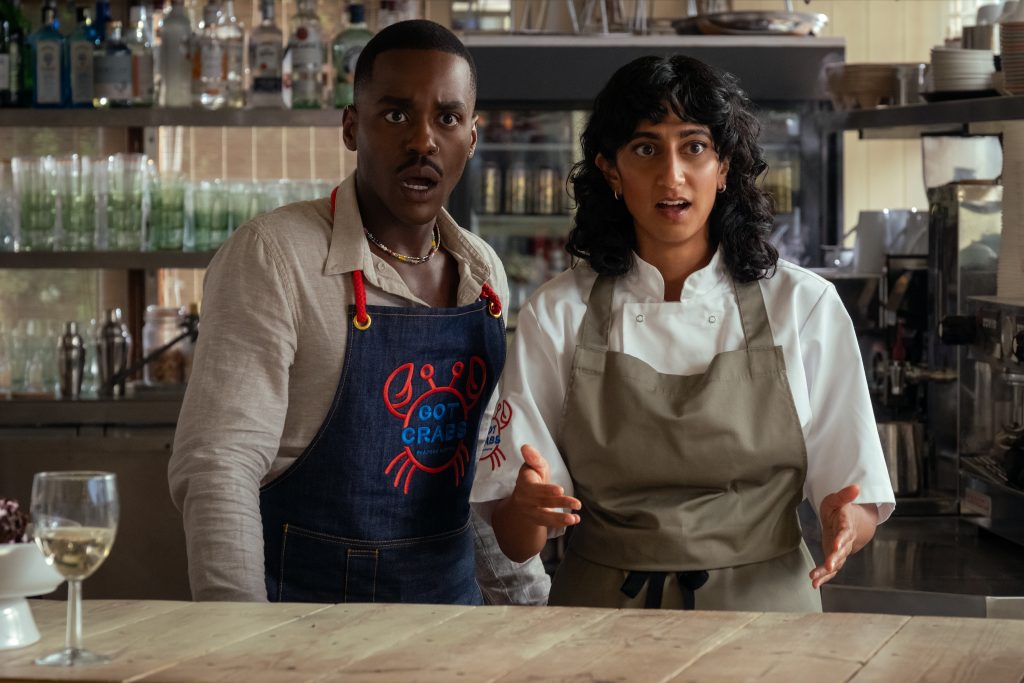 Sunita Mani y Ncuti Gatwa en 'Los Rose'. Foto de Jaap Buitendijk / Searchlight Pictures